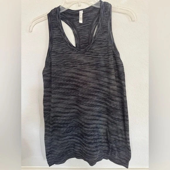 Like new momentum athleta tank in medium - Picture 1 of 1